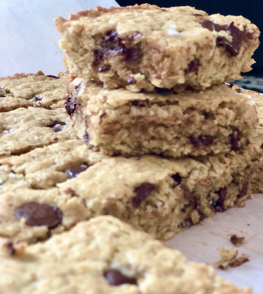 One-bowl healthyish oatmeal cookie bars 